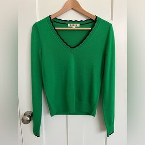 Boden Green Wool V-Neck Sweater XS 100% RWS Wool Knit Classic Scalloped Preppy